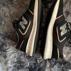 New Balance tennis shoes